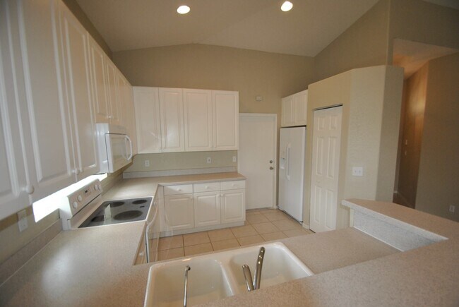 Building Photo - 2532 Coakley Pt