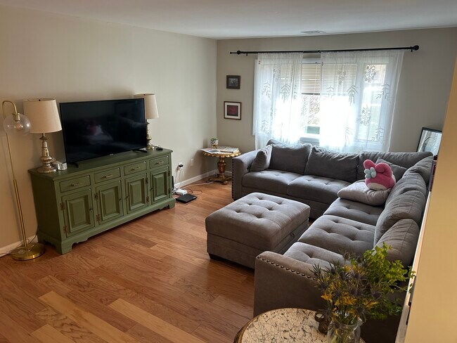 Foto del edificio - 1102 Sayre Dr