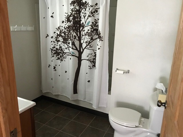 Full Bath Tub/shower - 102 7th Ave E