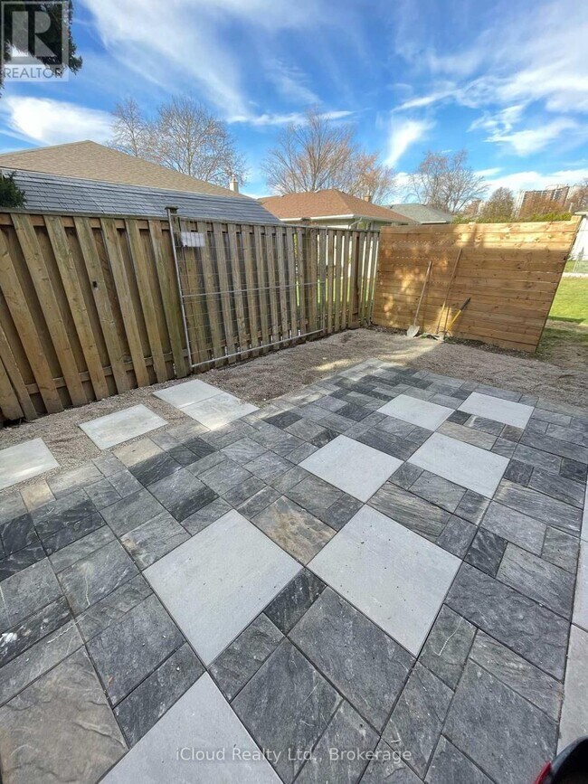 Photo du bâtiment - 22 Decarie Cir