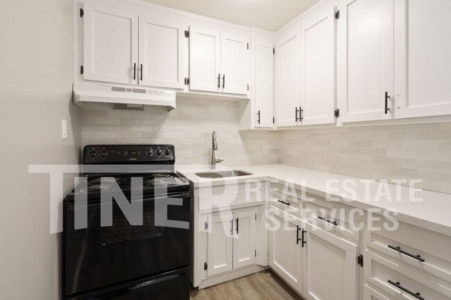 Building Photo - 1111 W St.-#4