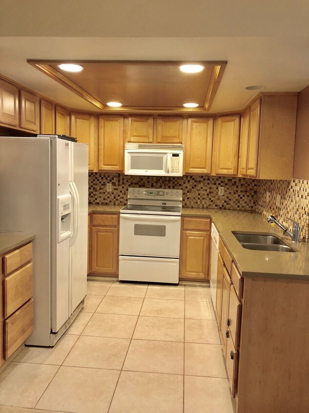 Primary Photo - 1286 Bellevue Way NE