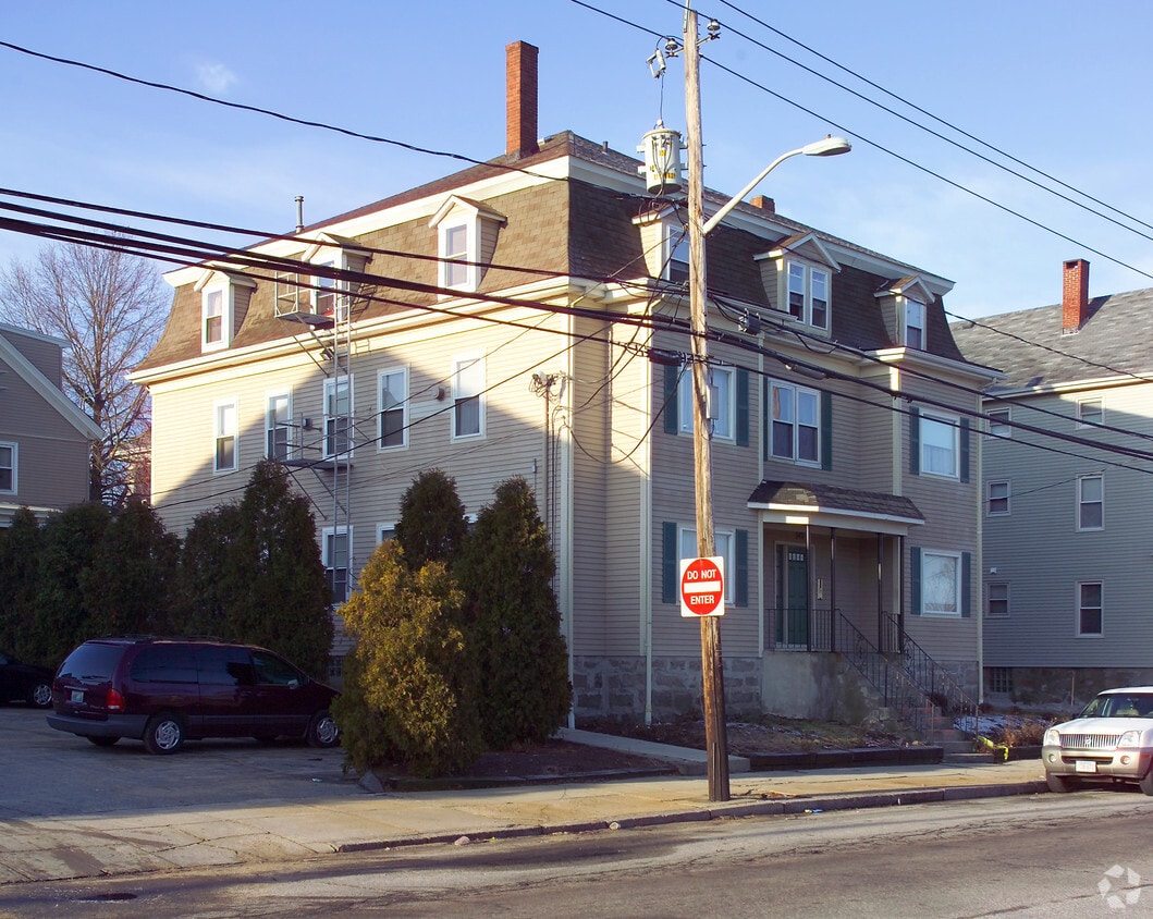 Building Photo - 543 Middle St