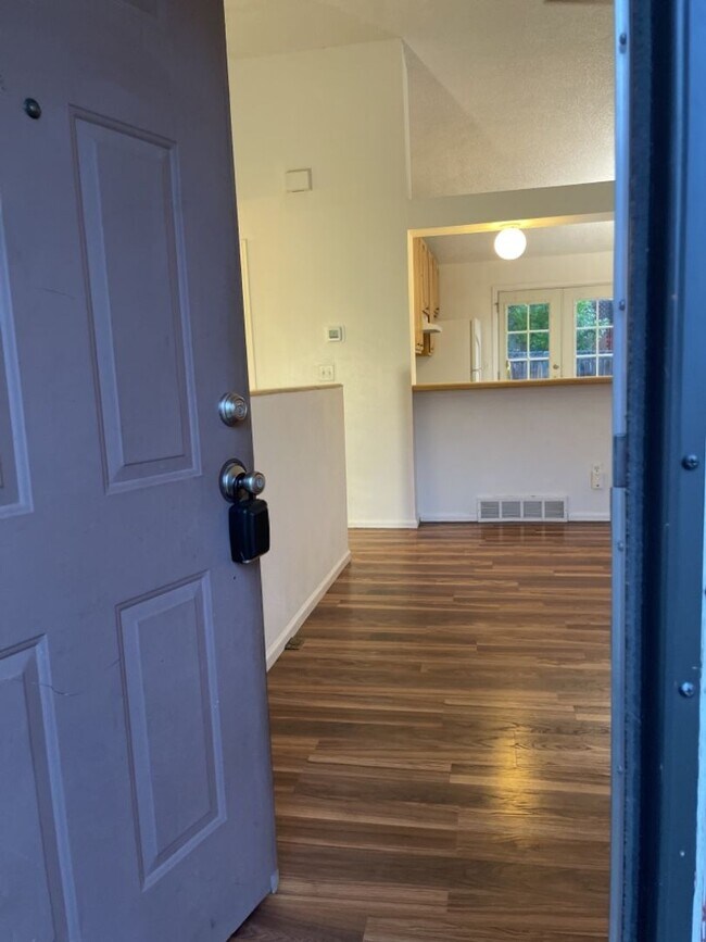 Foto del edificio - Start a Lease by 4/17 and get $250 off 1st Month!