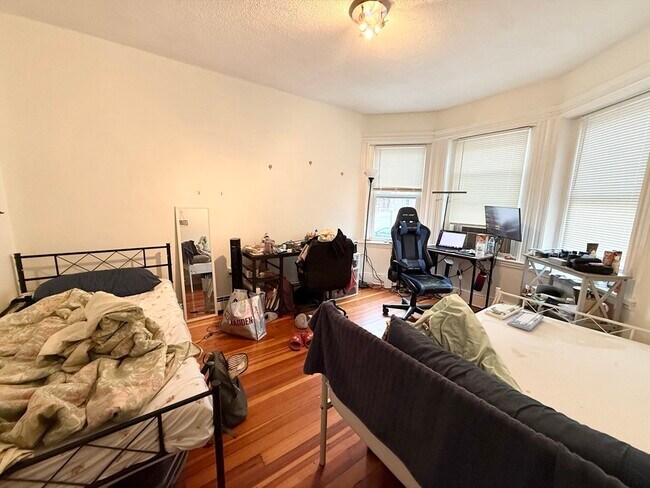 Building Photo - 8 Wave Ave