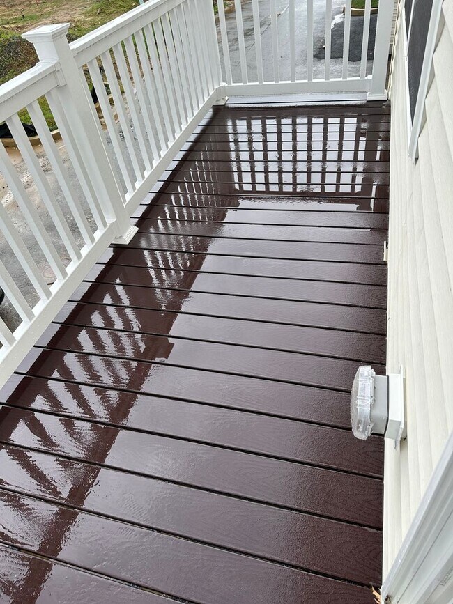 Building Photo - Coming Soon! End unit townhome in Darley G...