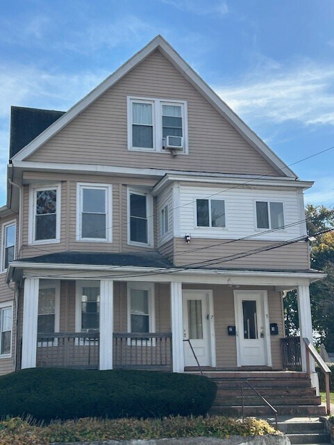 Front - 7 Hunting St