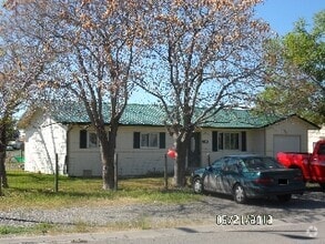 Building Photo - 539 N Selig Ave