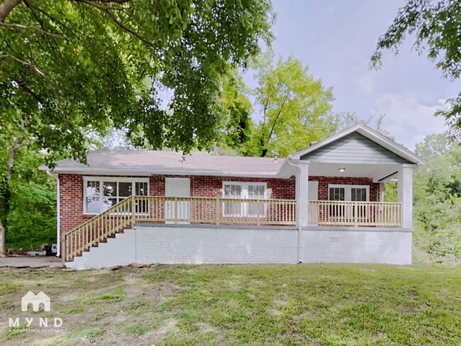 Building Photo - 1445 Echols Dr