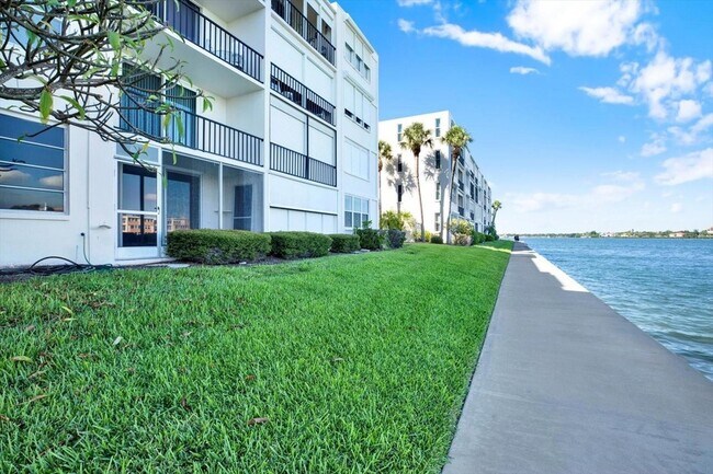 Foto del edificio - 7625 Sun Island Dr S