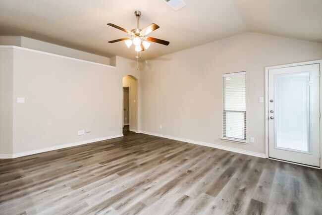 Foto del edificio - 160 Spring Hollow Dr
