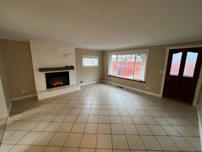 Foto del edificio - Single Level Home Close to Downtown Redmond - Yard Care Included