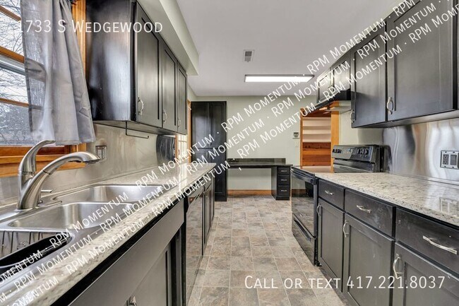 Building Photo - CUTE MIDTOWN 2 BED/1 BATH HOME NEAR BASS P...