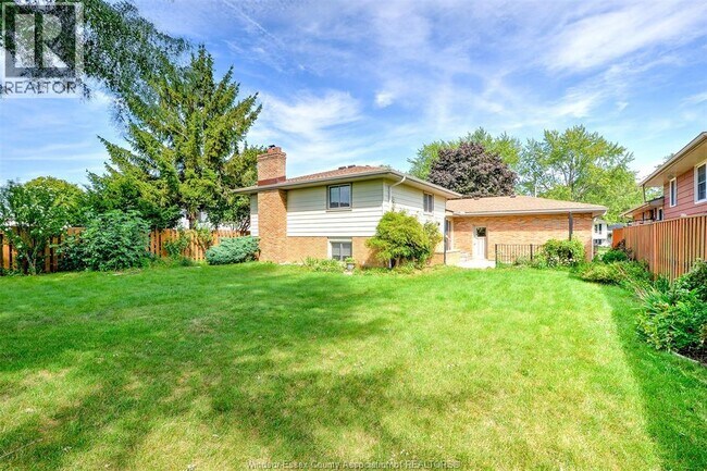 Building Photo - 259 Woodridge Dr