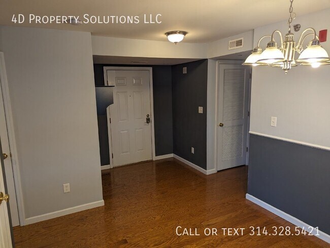 Foto del edificio - Stylish 2 Bed, 2 Bath Condo with Hardwood ...
