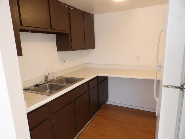 Foto del edificio - 1545 E 6th St