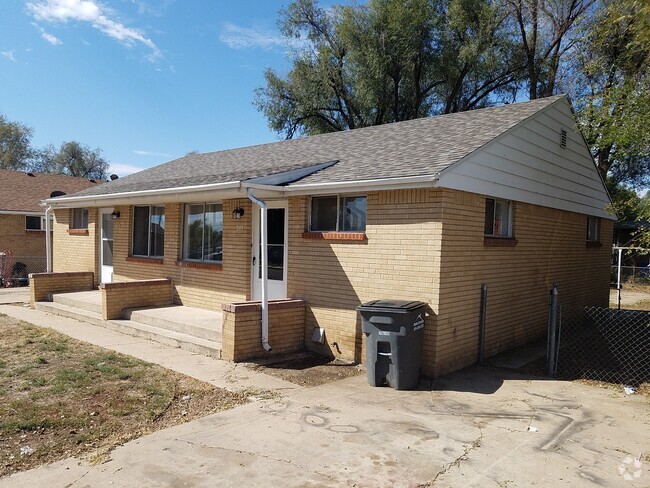 Building Photo - 311 -313 16th Ave Ct