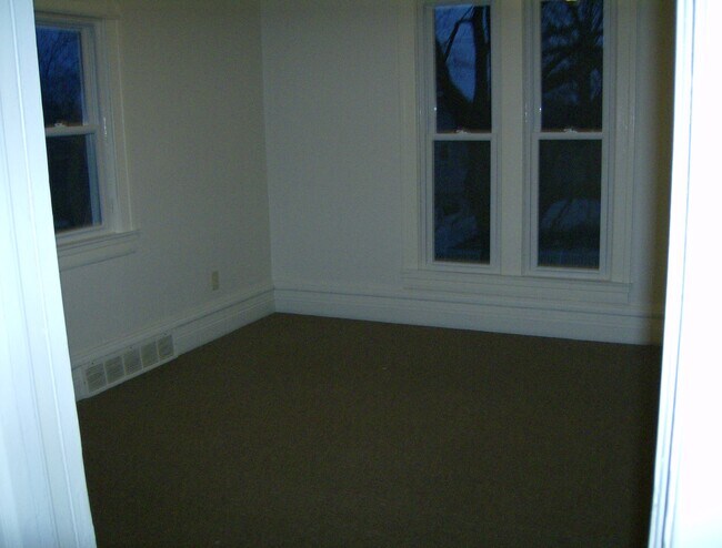 Building Photo - 488 Columbia Ave