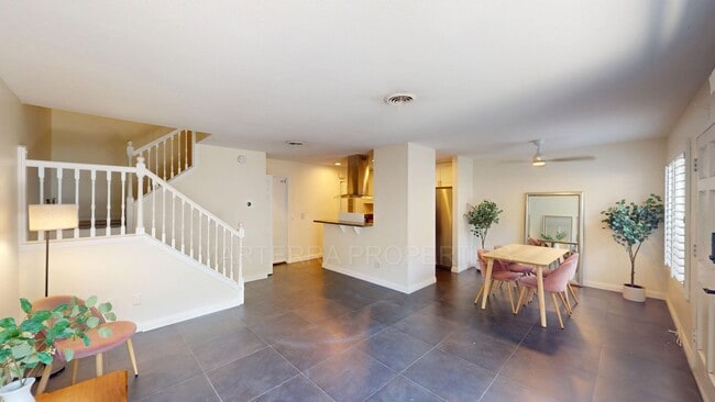 Building Photo - Beautifule Townhome, with AC, in Costa Mesa