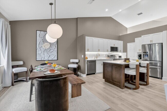 Building Photo - 5801 Coach House Cir