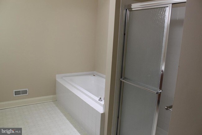 Foto del edificio - 4639 Old Oak Rd
