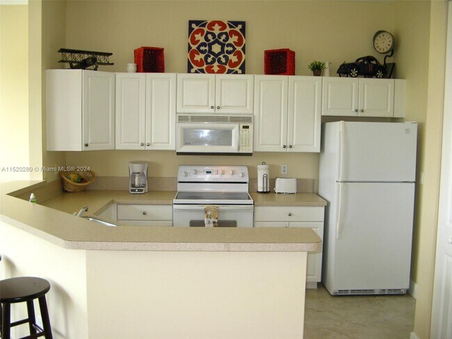 Building Photo - 4704 SW 160th Ave