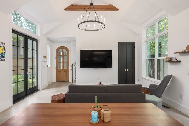 Building Photo - 741 Cherico St