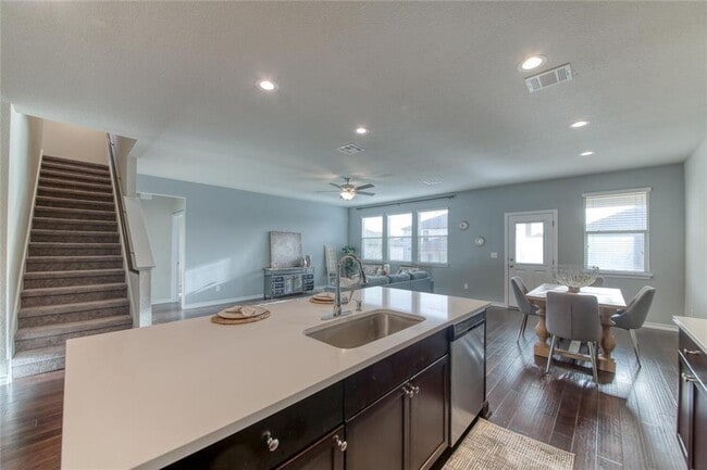 Building Photo - 173 Flexus Ln