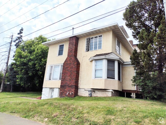 Building Photo - 313 S 21st Ave E
