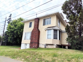 Building Photo - 313 S 21st Ave E
