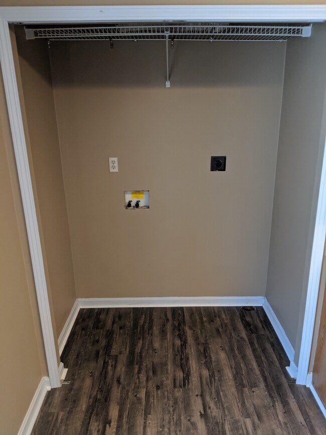 Building Photo - 1110 E Spring St