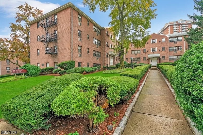 Building - 212 Prospect Ave