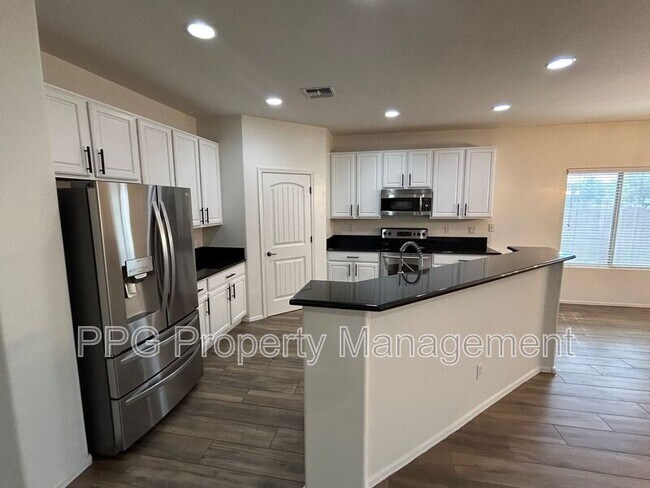 Foto del edificio - 16155 W Clinton St