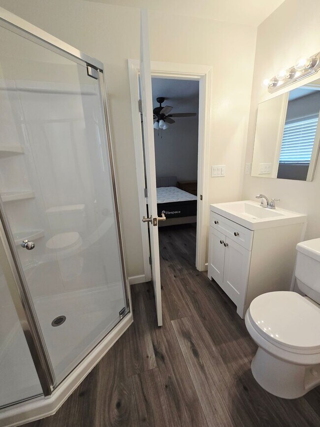 Building Photo - Remodeled with all appliances!