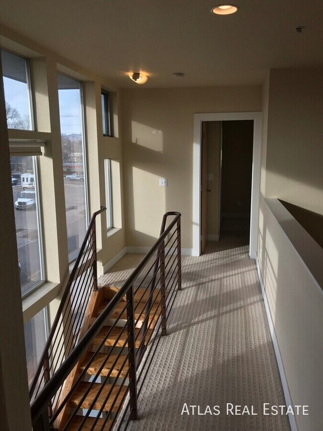 Foto del edificio - 4411 Yates St