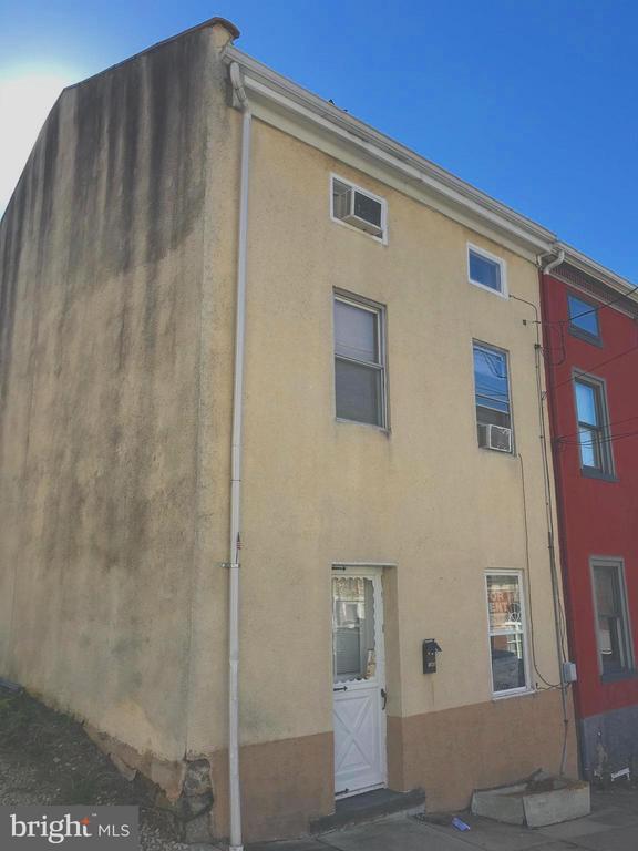 Building Photo - 145 Levering St
