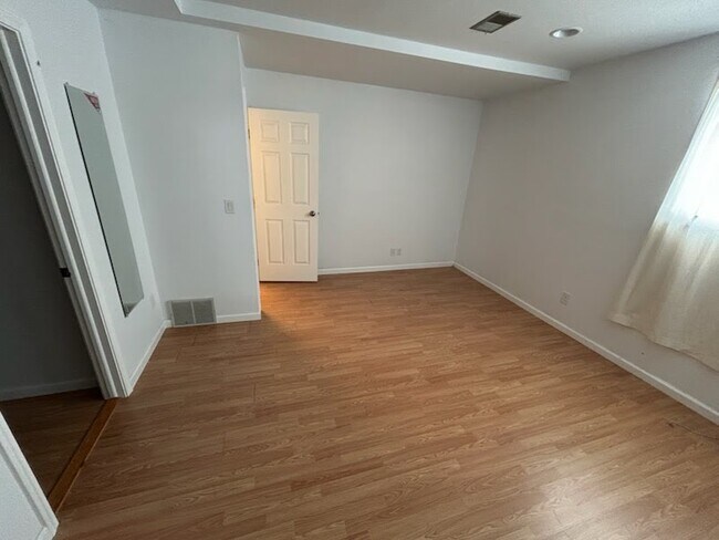 Building Photo - 510 N Cass St