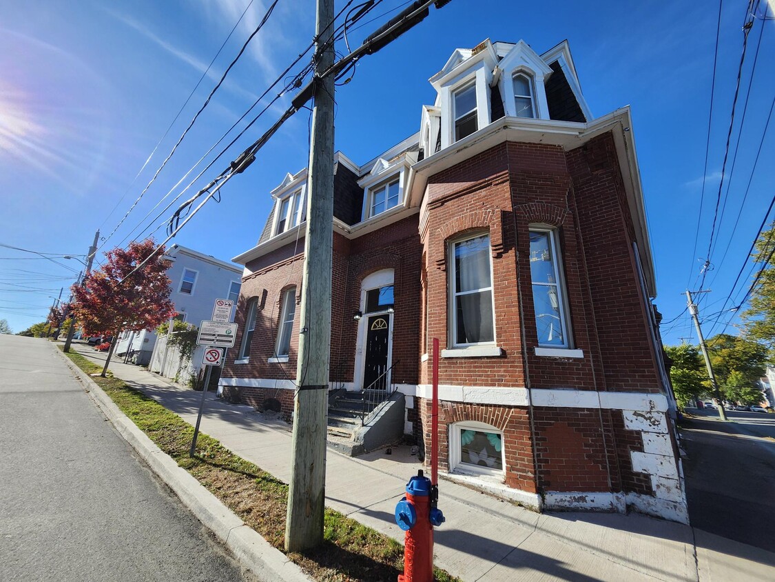 Building Photo - 293 Princess St