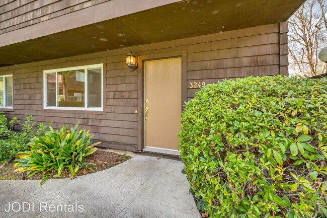 Building Photo - 4 br, 2.5 bath House - 3249 Marlene Drive