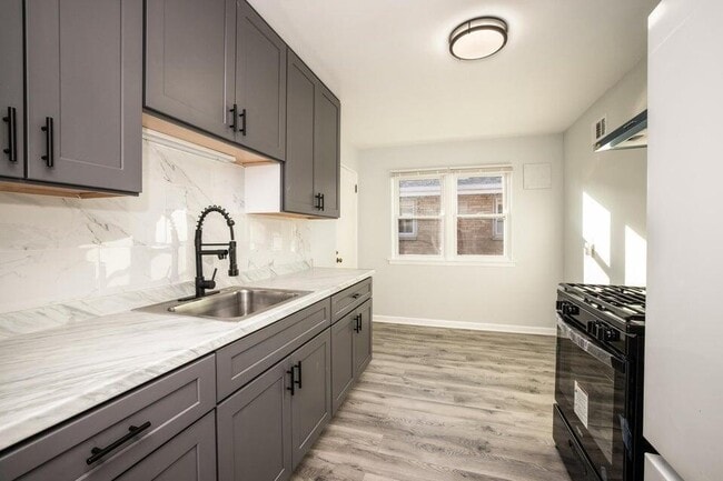 Building Photo - 3308 S 26th St