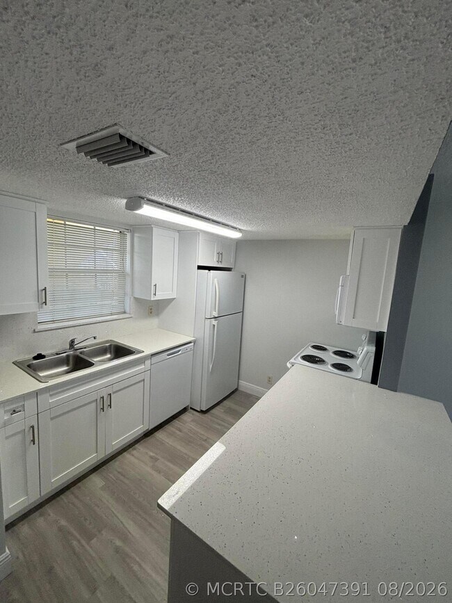 Building Photo - 6284 La Costa Dr