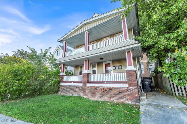 Building Photo - 1239 W 115th St