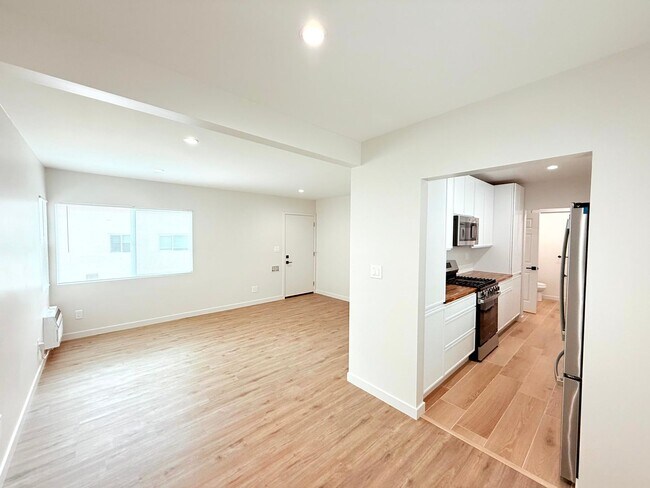 Foto del edificio - 2302-2306 N Frederic St
