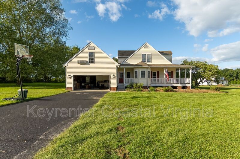 Foto principal - 15470 Turner Dr