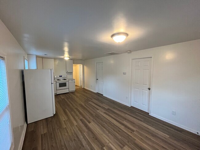 Kitchen/Living - 610 N Logan St