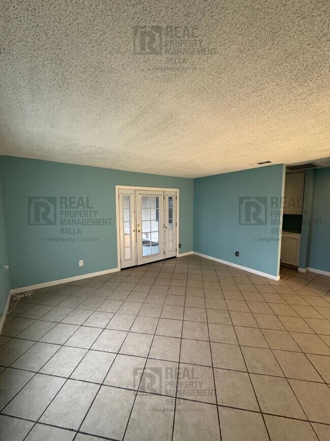 Building Photo - 55+ COMMUNITY- Charming 2-Bed, 2-Bath Home in Desirable 55+ Sunrise Community