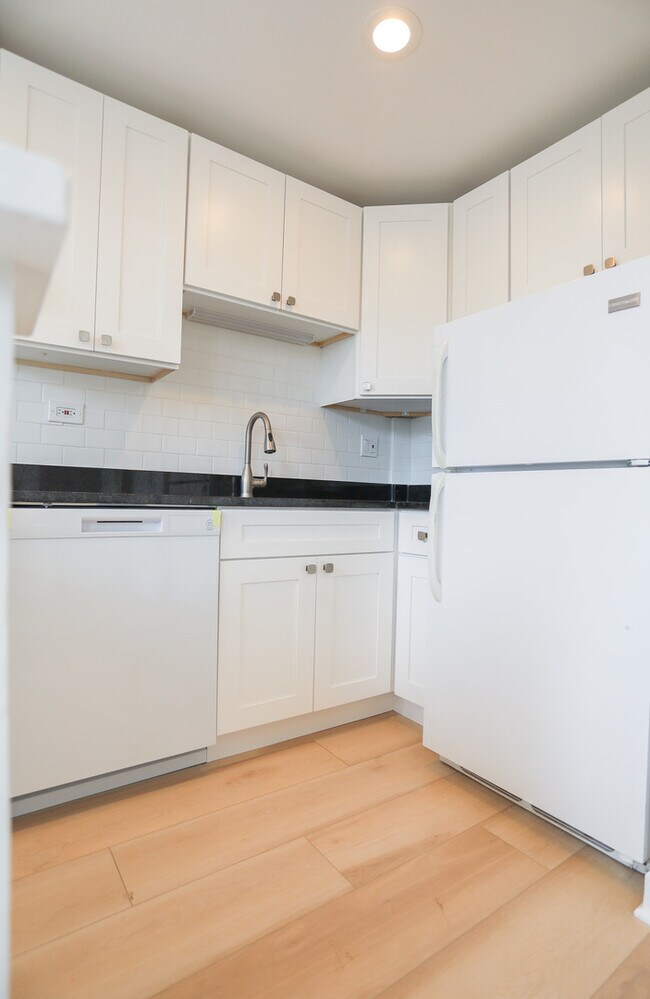 Building Photo - 1764 N Clark St