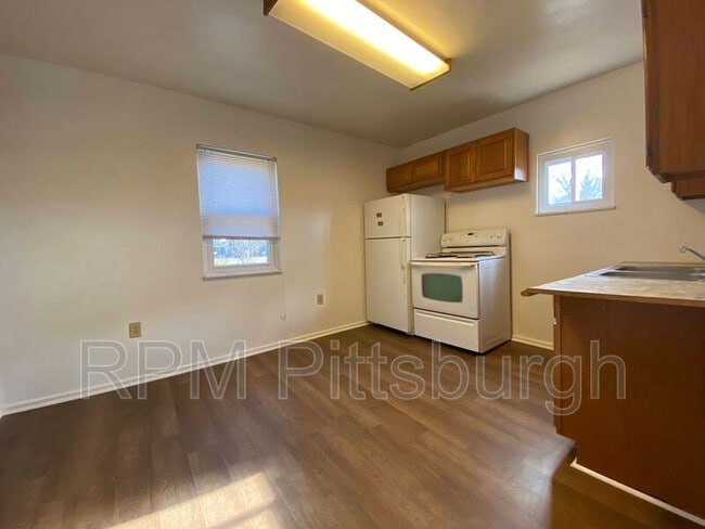 Building Photo - 7432 Duquesne Ave