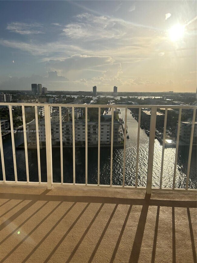 Foto del edificio - 290 174th St St