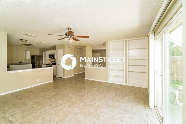Foto del edificio - 3 Bedroom Pet-Friendly Home in San Antonio, TX with Main Street Renewal